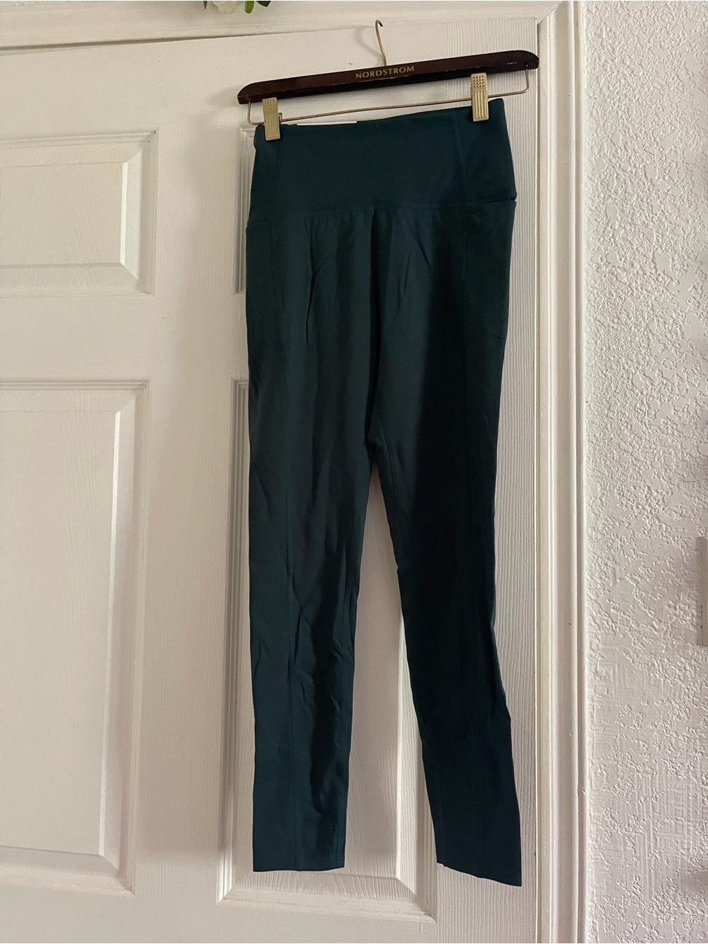 Danskin Streamline Pocket Leggings - Dark green - Picture 2 of 3